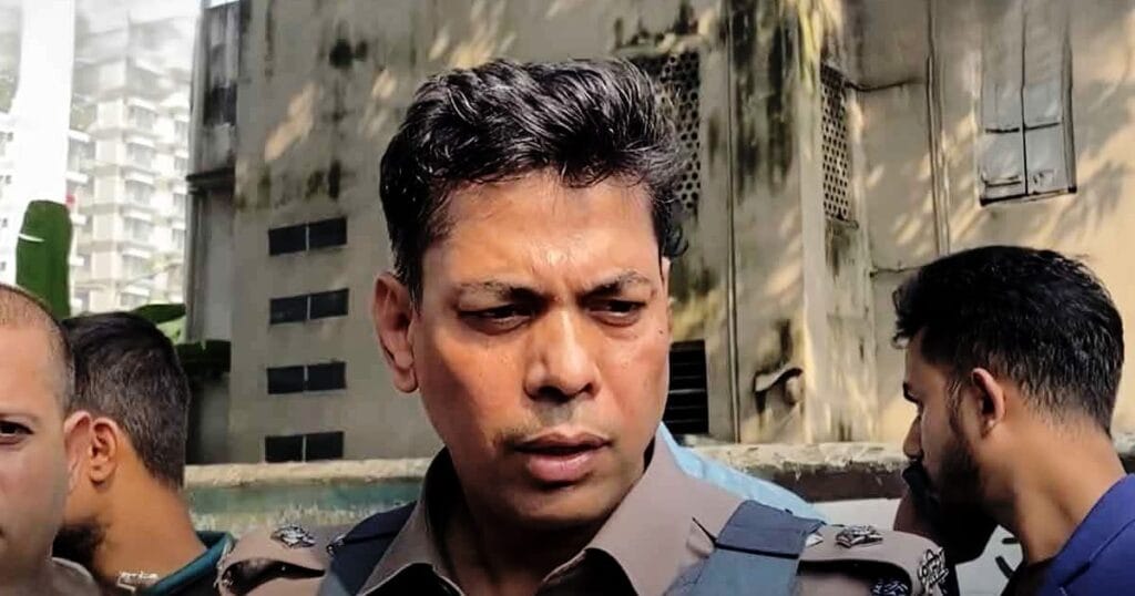 ডিসি মাসুদের বিরুদ্ধে আইনগত পদক্ষেপের দাবিতে শাহবাগ থানা ঘেরাও করলেন ঢাবি শিক্ষার্থীরা ডিসি মাসুদের বিরুদ্ধে ব্যবস্থা