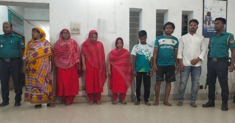 টঙ্গীর কেরানীরটেক মাদক বস্তিতে পুলিশি অভিযানে ব্যাপক সংঘর্ষ, আহত ৫ — আটক ৭ টঙ্গী কেরানীরটেক মাদক বস্তিতে পুলিশি অভিযান