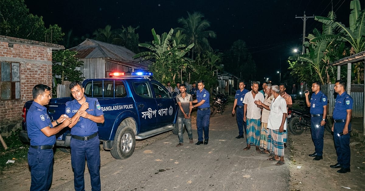 সন্দ্বীপে পুলিশের ওপর হামলা